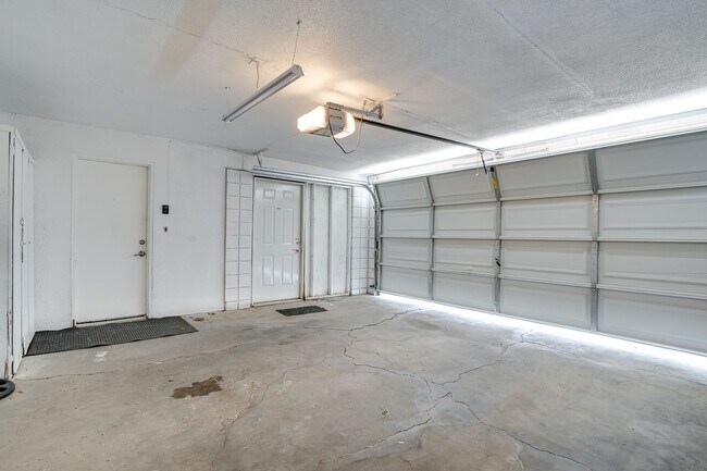 Building Photo - CUTE HOME IN 89169