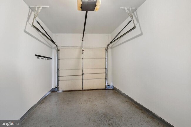 Building Photo - 2547 Sandbourne Ln