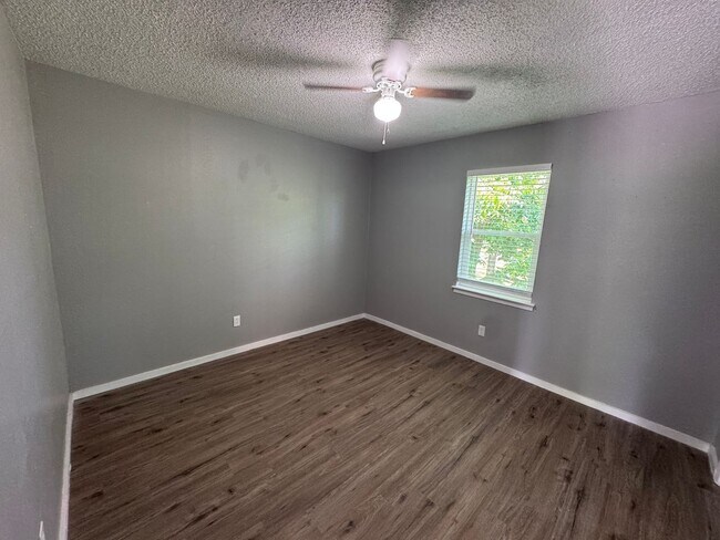 Building Photo - 309 E Dean Ave