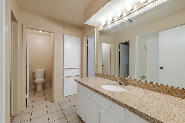 Building Photo - 514 Shady Dale Dr