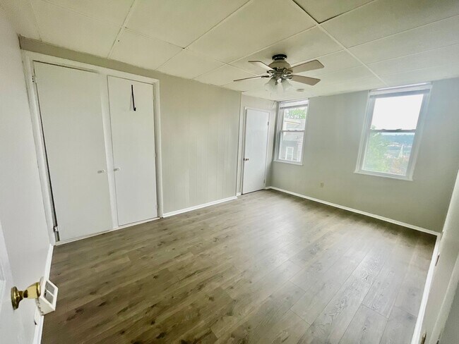 Building Photo - 3 Bed 1.5 Bath- Southside Pittsburgh PA