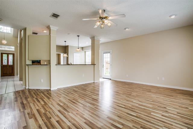 Building Photo - 1404 Honey Locust Dr