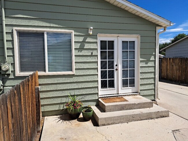 Building Photo - 2859 Hill Ave