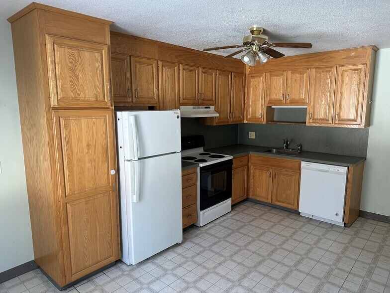 Building Photo - 135 New Britain Ave