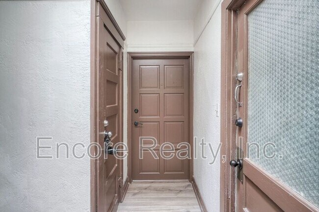 Building Photo - 303 3rd Ave