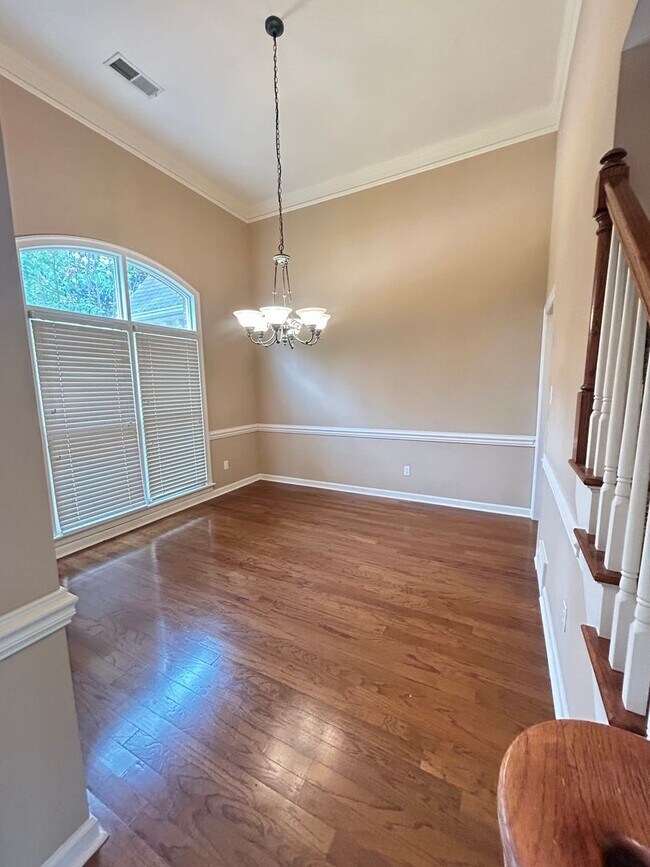 Building Photo - 4 BEDROOM/2 BATH HOME + Bonus Room in Rive...