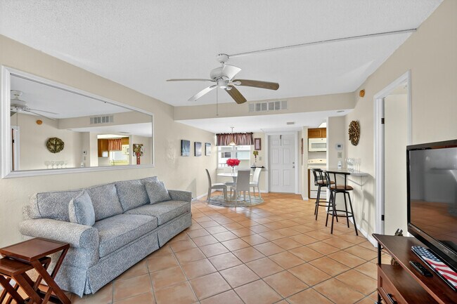 Building Photo - 1810 New Palm Way