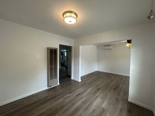 Building Photo - Charming 3 Bed, 2 Bath Home + Bonus 1 Bed/...