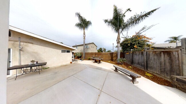 Building Photo - 4BD/2BA on Tipton