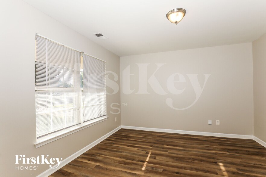 Building Photo - 1119 Oak Hollow Ct