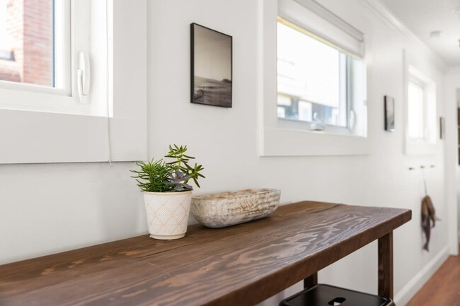 Building Photo - 1611 NH-1A