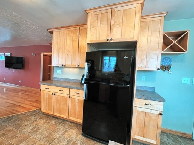 Building Photo - Spacious Midtown Two Bedroom with Utilitie...