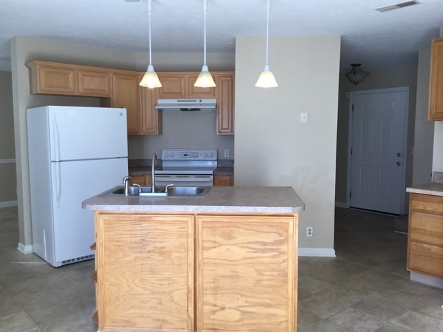 Building Photo - 3005 Ace Wintermeyer Dr