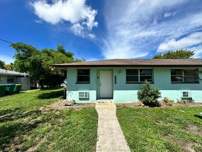 Building Photo - 3403 Palm Dr