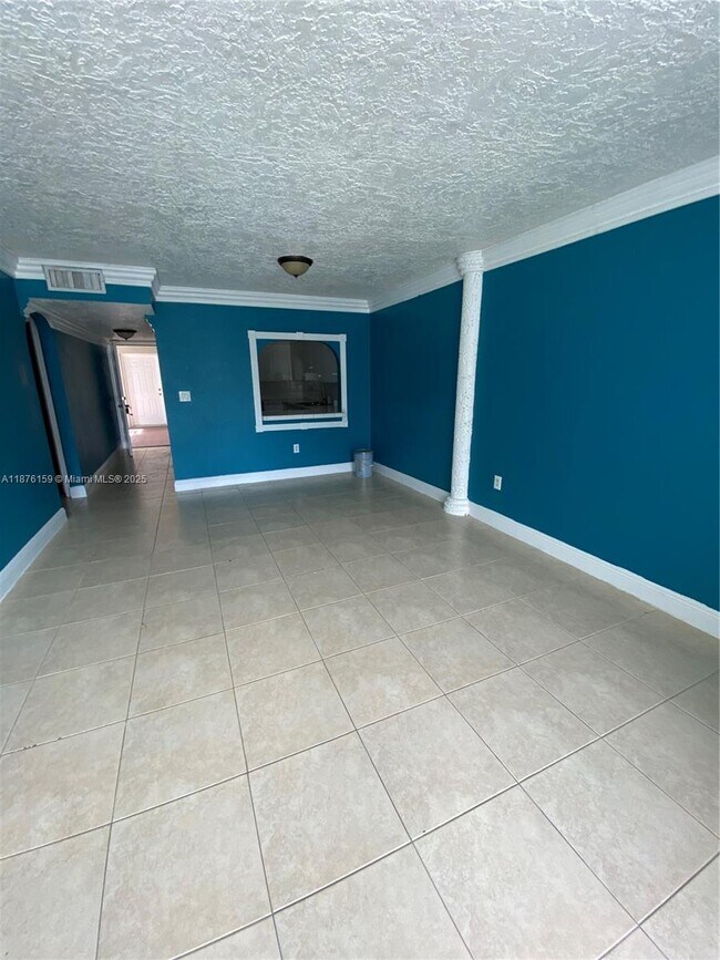 Building Photo - 10090 NW 80th Ct