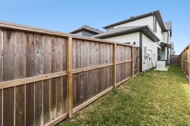 Building Photo - 1530 Noble Pk Dr