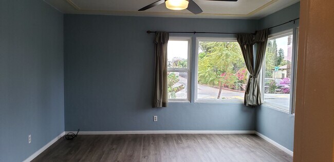 Building Photo - 5210