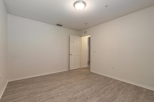 Building Photo - 109 Blue Daze Cir