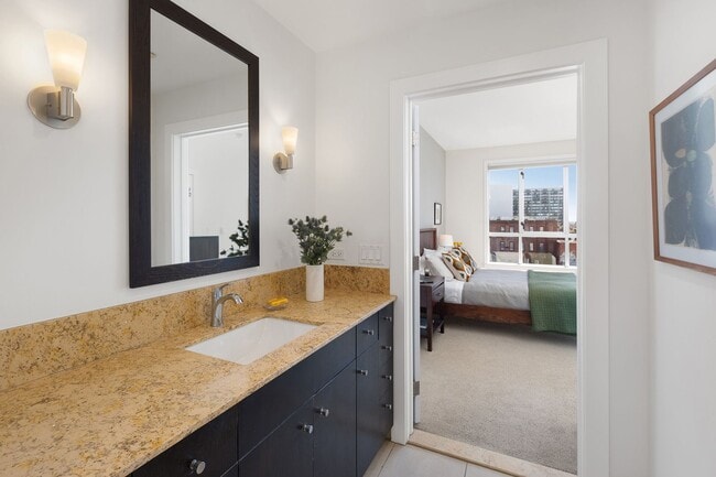 Building Photo - Great natural light in a large condo near ...