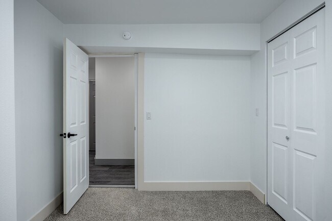 Building Photo - **Charming 2-Bedroom Duplex Unit in Fairbanks**
