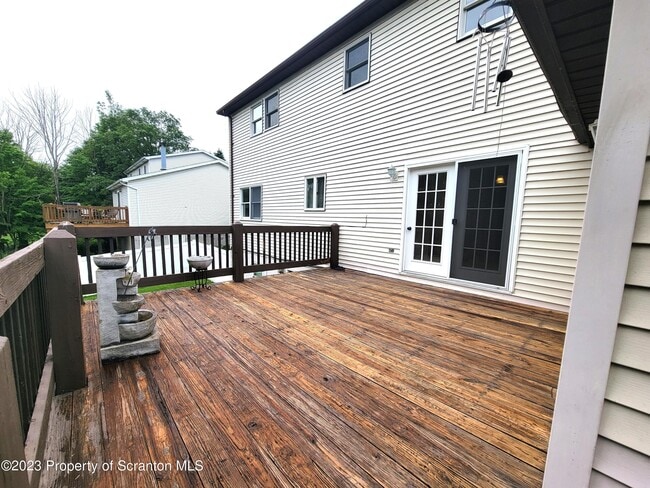 Building Photo - 319 Carnation Dr