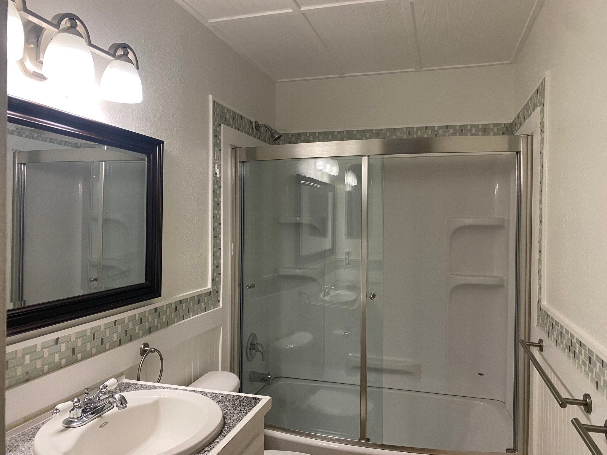 Building Photo - 1464 Avenida de las Americas