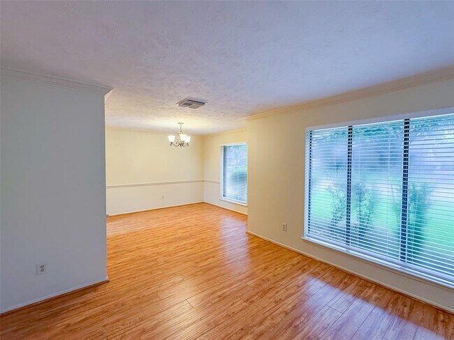 Building Photo - 2926 Colonial Dr