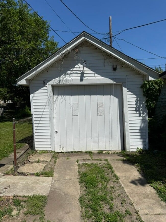 Building Photo - 4205 Hoagland Ave