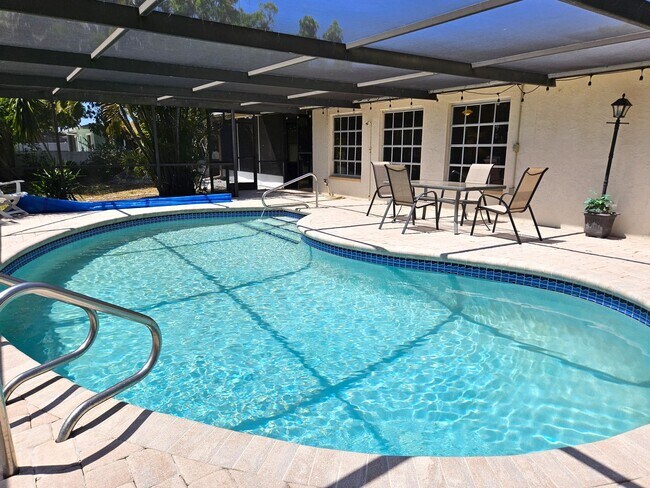 Building Photo - Seasonal Short-Term Single-Family Heated Pool Home located in Venice Gardens!