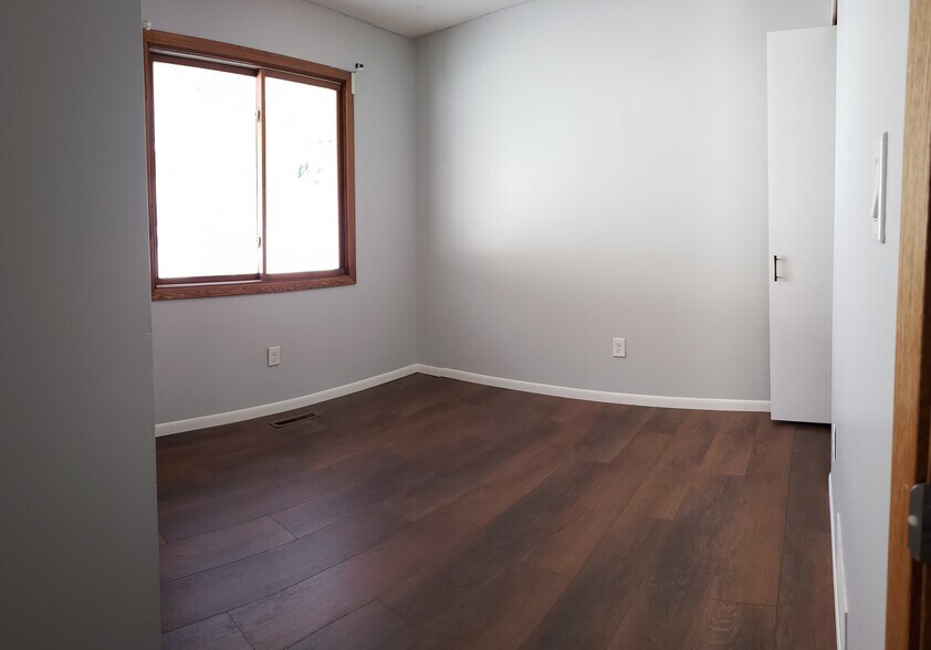 2nd Bedroom - 880 Pontiac Ln