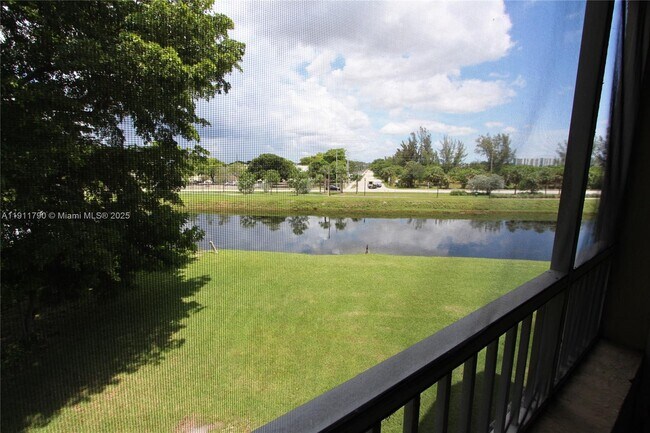 Building Photo - 2881 N Oakland Forest Dr