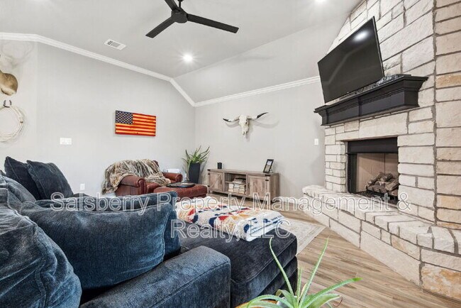 Building Photo - 3310 Windcrest Dr