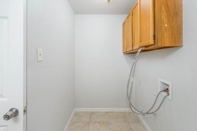 Building Photo - Cozy 2BD Home with Modern Touches in Arlington, TX