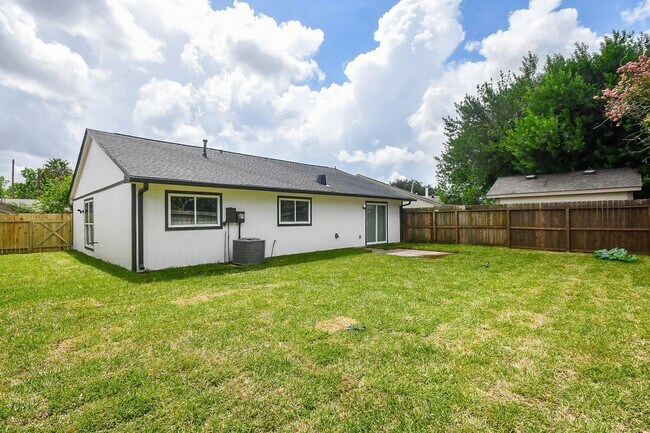 Building Photo - 6530 La Violetta Dr