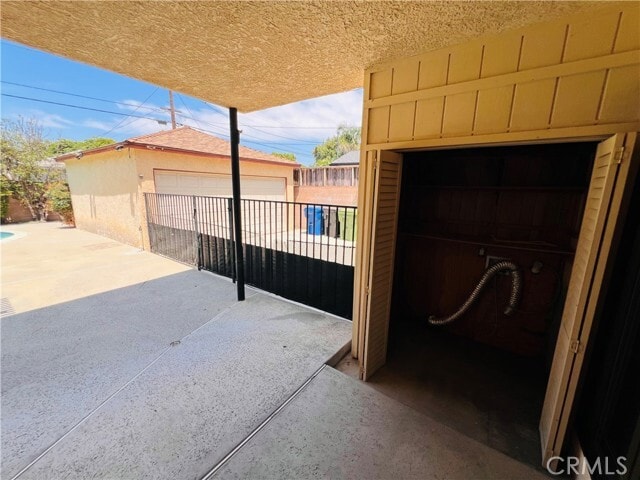 Building Photo - 6637 Balcom Ave