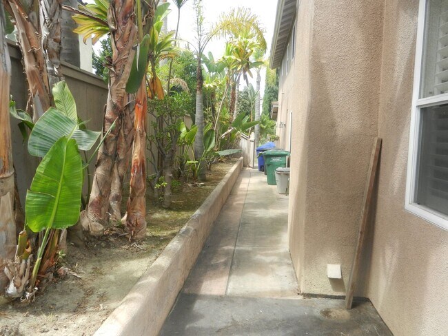Building Photo - 3211 Rancho Quartillo