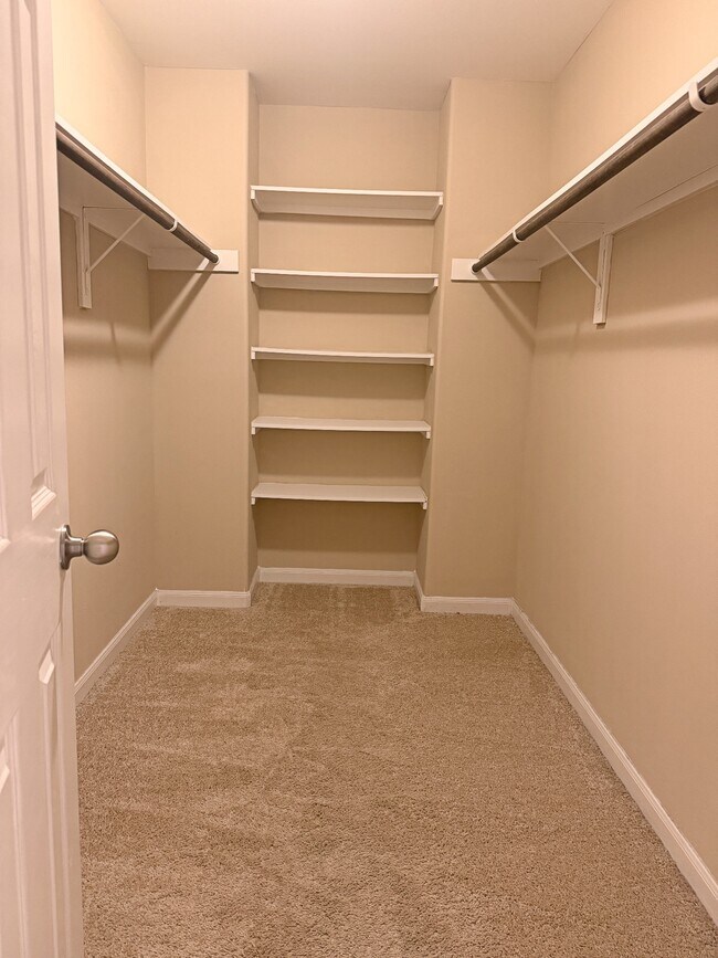 Building Photo - 17145 Wilthorne Gardens Ct