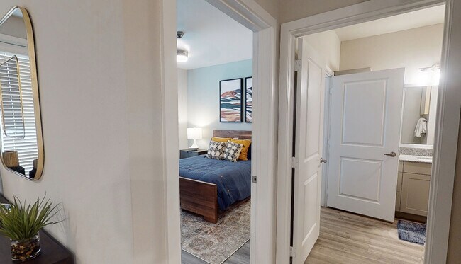 Building Photo - 2 Bed w/ $1,000 Gift Card + 6 Weeks Free —...