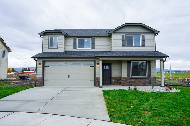 Building Photo - 4 Bedroom, 2.5 Bath New home