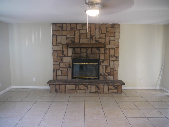 Building Photo - Fully Remodeled 4-Bedroom Home for Rent – Move-In Ready