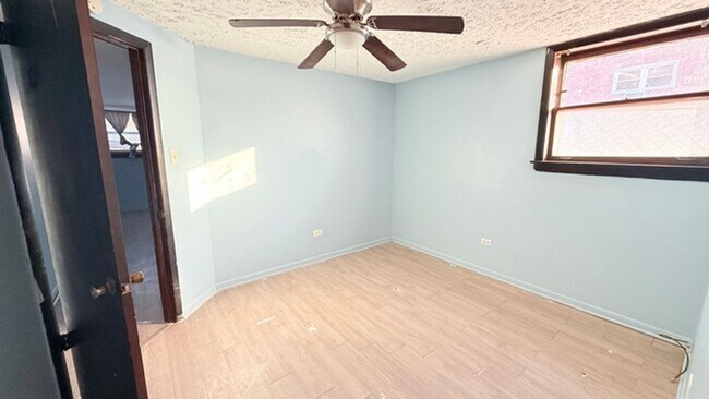 Building Photo - 15020 Woodlawn Ave