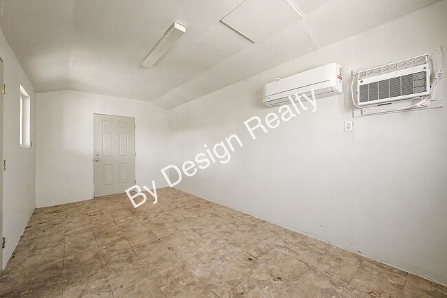 Building Photo - Mid Century Ranch Home on 2+ Acres with Private Pool - Mountain & City Views