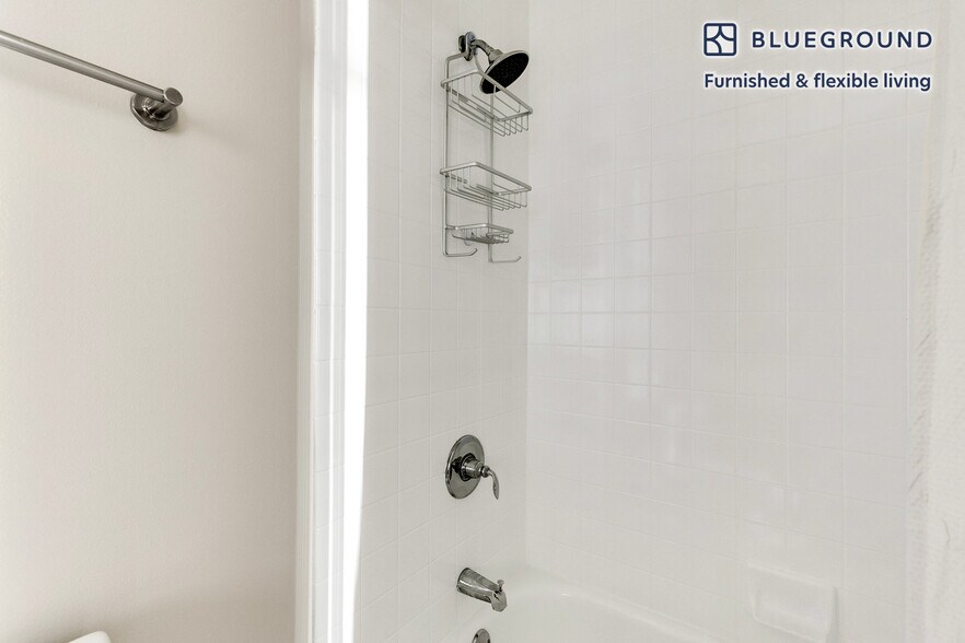 Building Photo - 77 W Huron St