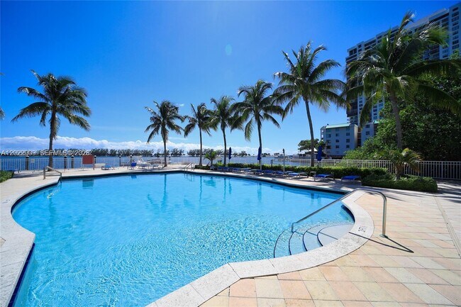 Building Photo - 2101 Brickell Ave