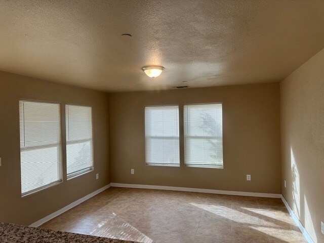 Building Photo - Modesto 3 Bedroom 2 Bathroom Home.