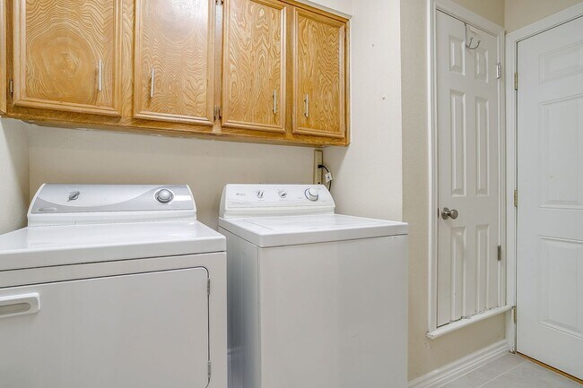 Building Photo - Great Move In Ready 3 Bedroom, 2 Bath Home Located in Northridge- Irving ISD- 75038