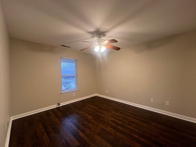 Building Photo - 2004 Grandhaven Dr