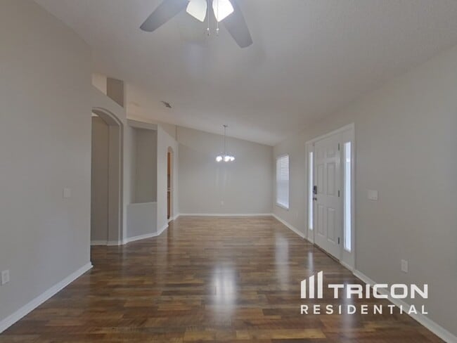 Building Photo - 609 White Oak Way