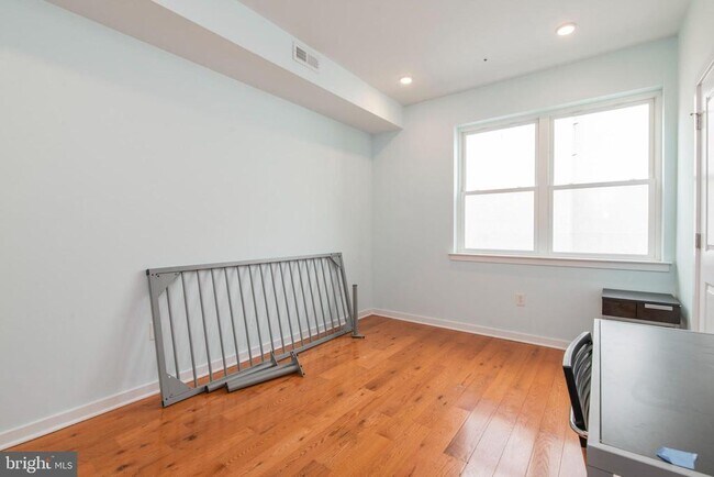 Building Photo - 1517 W Seybert St