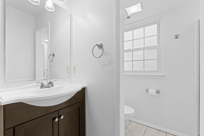 Building Photo - 1208 Manassas Ct